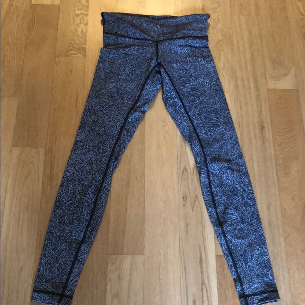 Lulu Lemon Black & White Patterned Leggings
